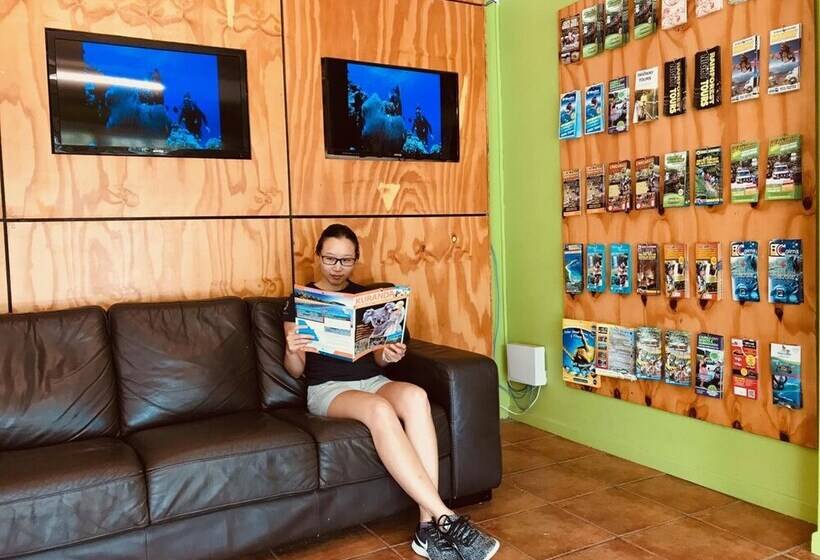 Общежитие Caravella Backpackers