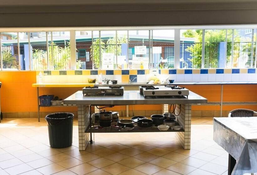 Общежитие Caravella Backpackers