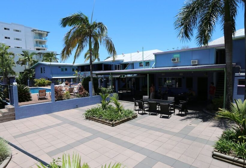 Общежитие Caravella Backpackers