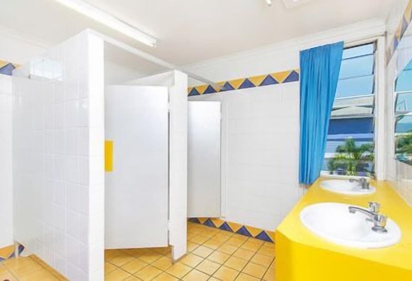 Общежитие Caravella Backpackers