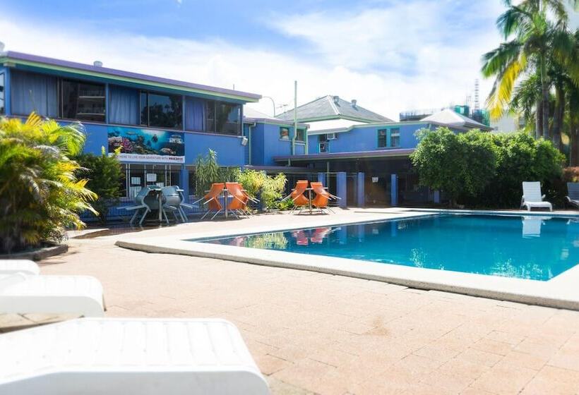 Общежитие Caravella Backpackers