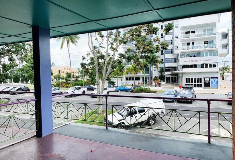 Общежитие Caravella Backpackers