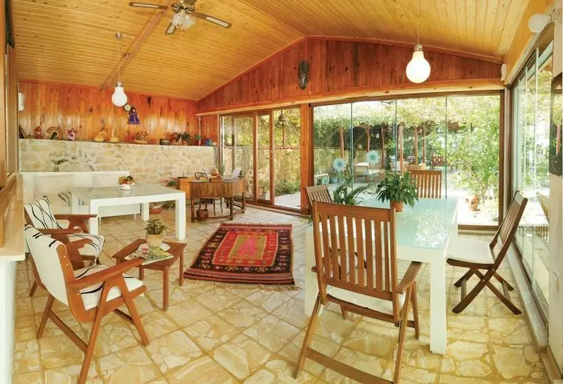 Hotel Gunebakan Taliani