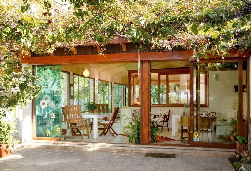 בית מלון כפרי Gunebakan Taliani