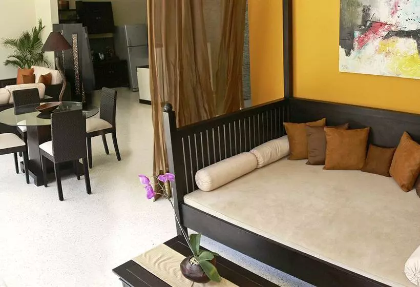 ホテル Alam Warna