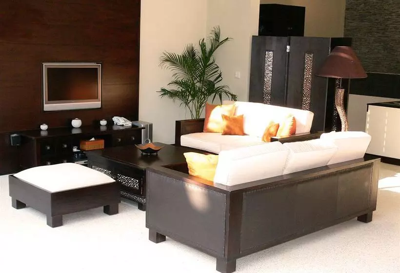 ホテル Alam Warna