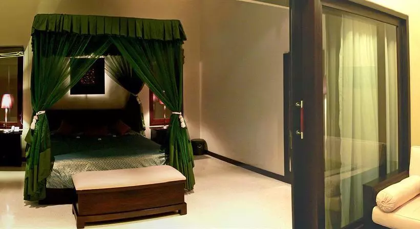 ホテル Alam Warna