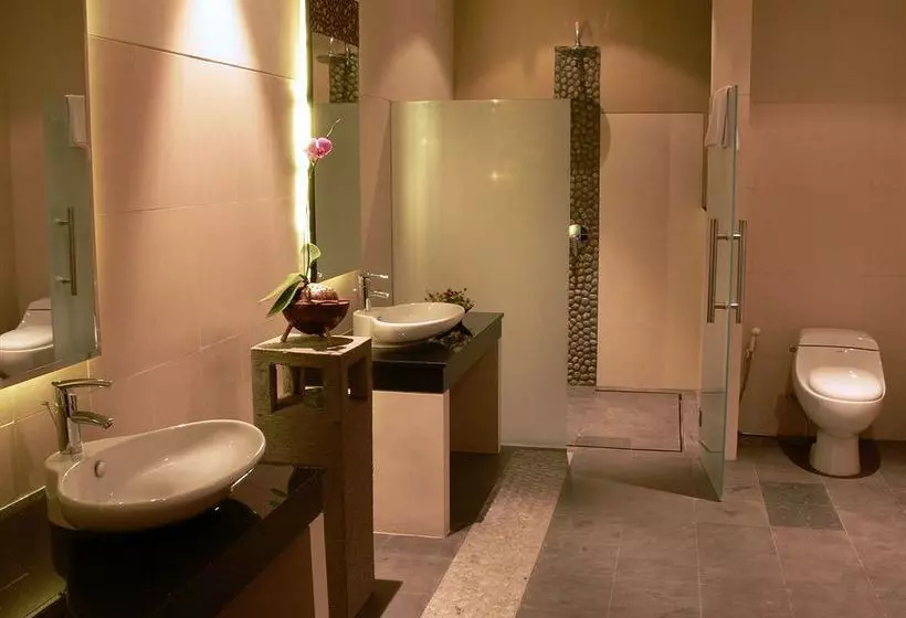 ホテル Alam Warna