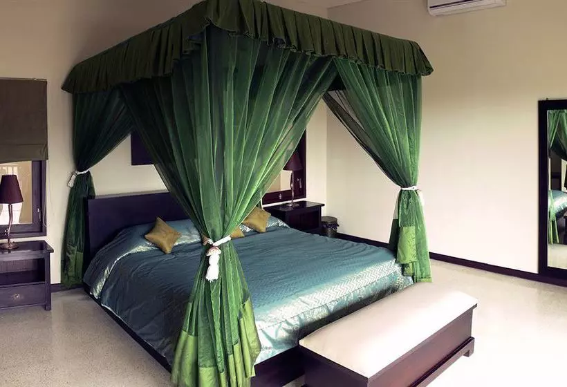 ホテル Alam Warna