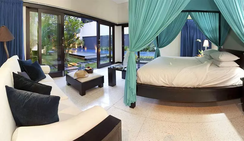 ホテル Alam Warna