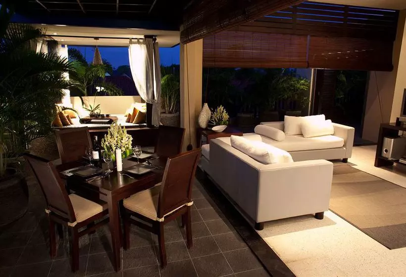 ホテル Alam Warna