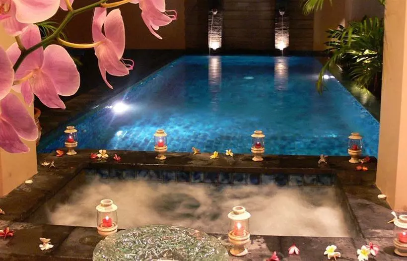 ホテル Alam Warna