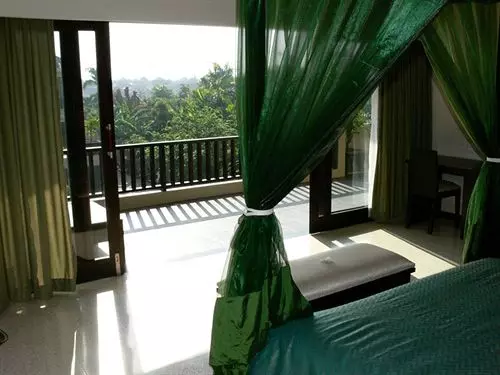 ホテル Alam Warna