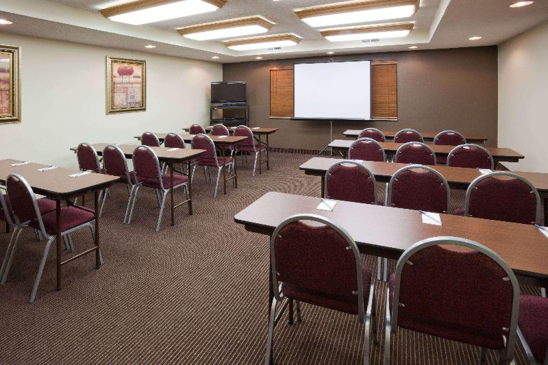 ホテル Americinn By Wyndham Thief River Falls