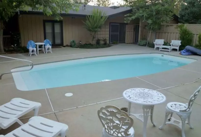 Отель Yosemite Bed And Breakfast