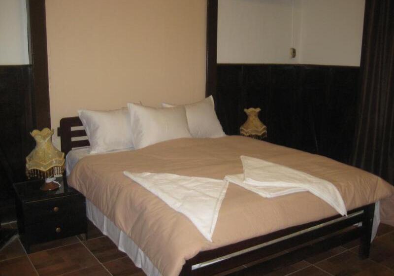 هتل Cecilia Hostel