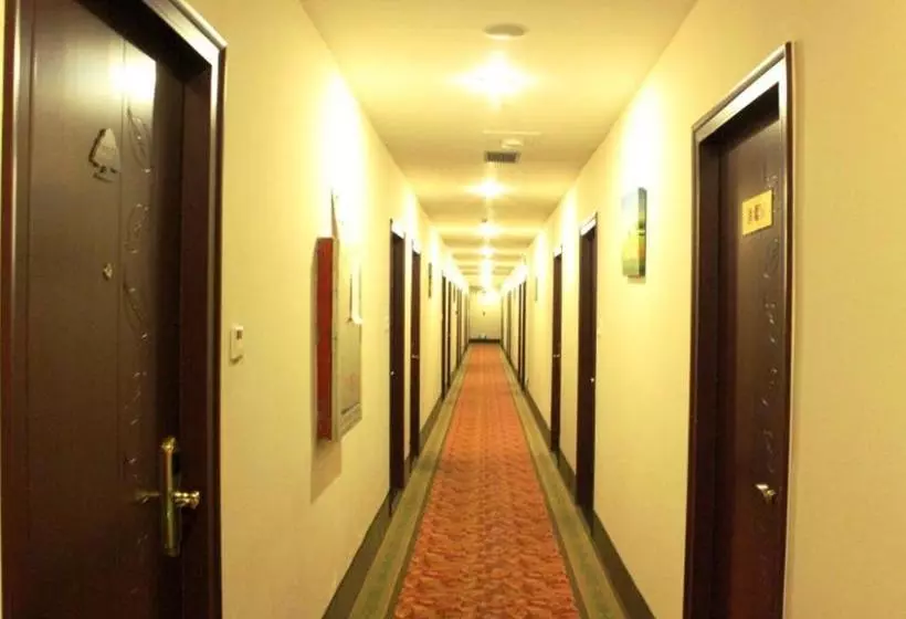 Hotelli Greentree Inn Shanghai Daning International Yanchang Road Metro Station Business