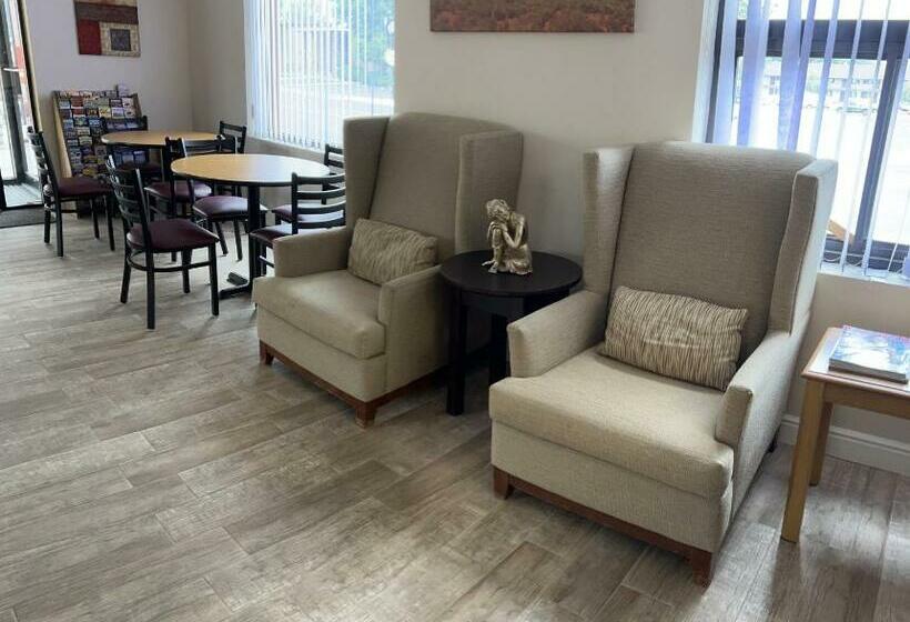 Отель Cedar Lodge