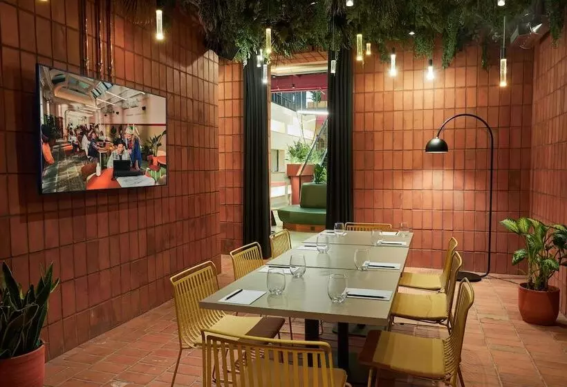 هتل The Social Hub Madrid 4* Star