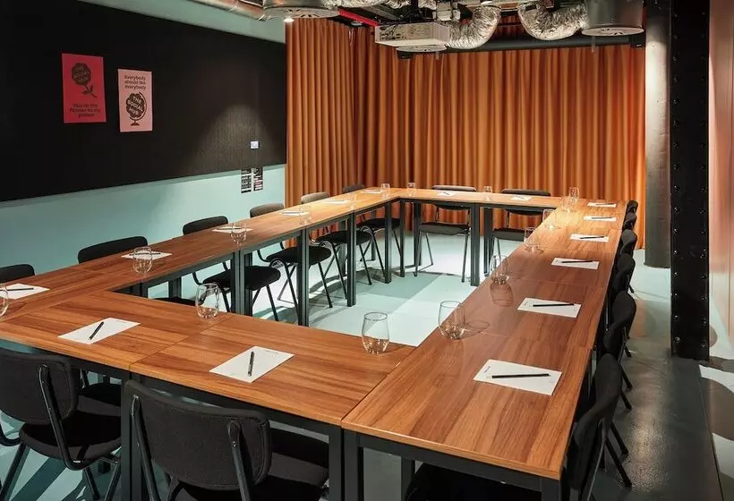 هتل The Social Hub Madrid 4* Star