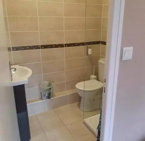 Hotelli Logis Hôtel Restaurant Le Parc