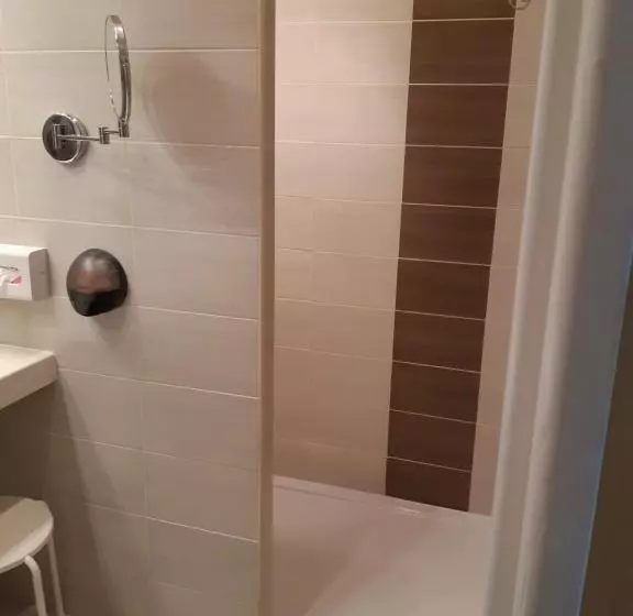 Hotelli Logis Hôtel Restaurant Le Parc