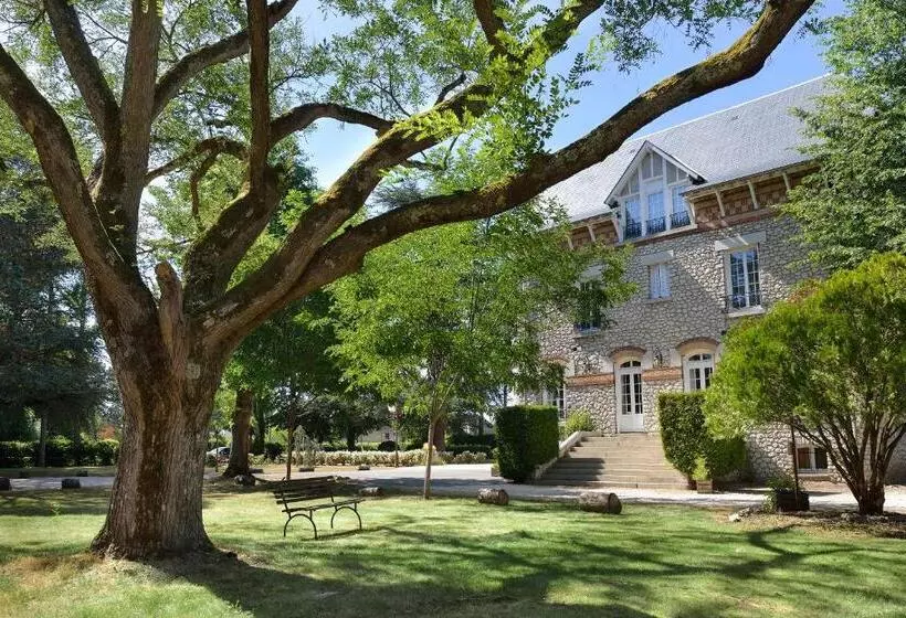 Hotelli Logis Hôtel Restaurant Le Parc