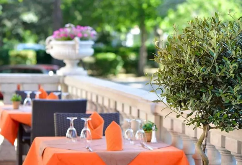 Hotelli Logis Hôtel Restaurant Le Parc