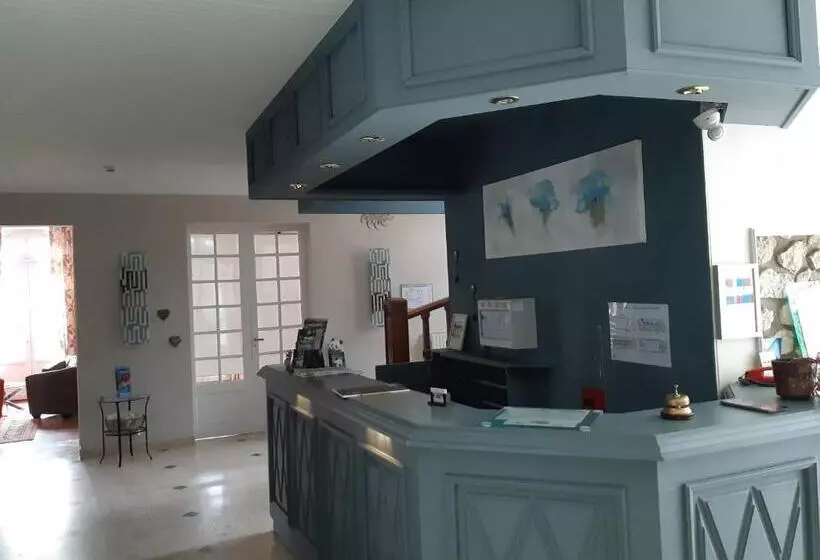 Hotelli Logis Hôtel Restaurant Le Parc