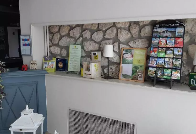 Hotelli Logis Hôtel Restaurant Le Parc