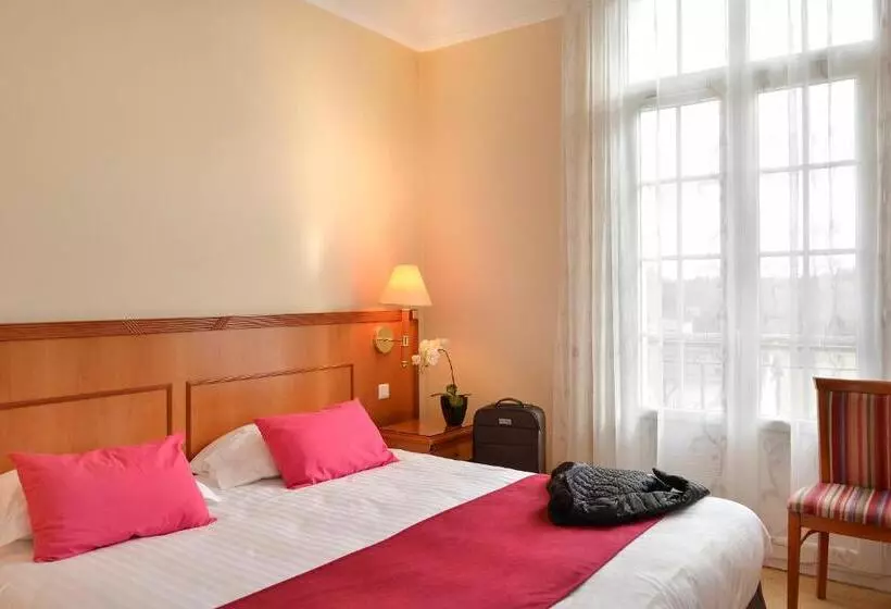 Hotelli Logis Hôtel Restaurant Le Parc