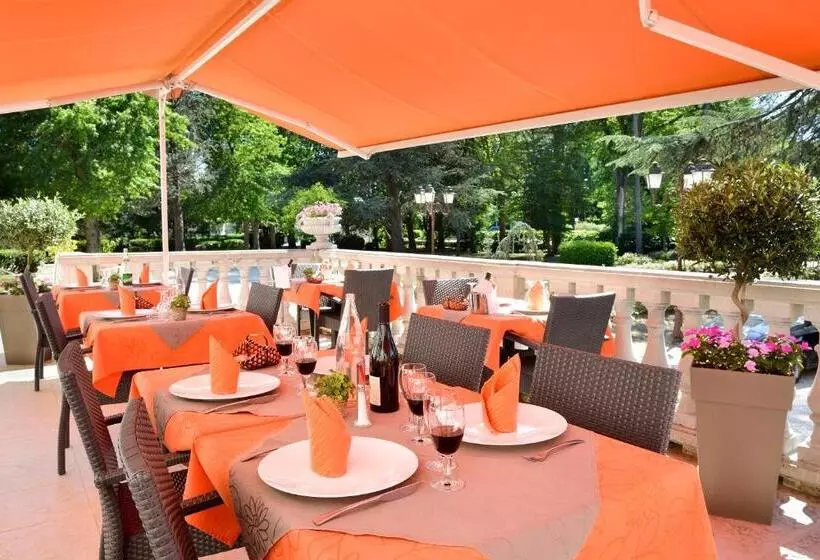 Hotelli Logis Hôtel Restaurant Le Parc