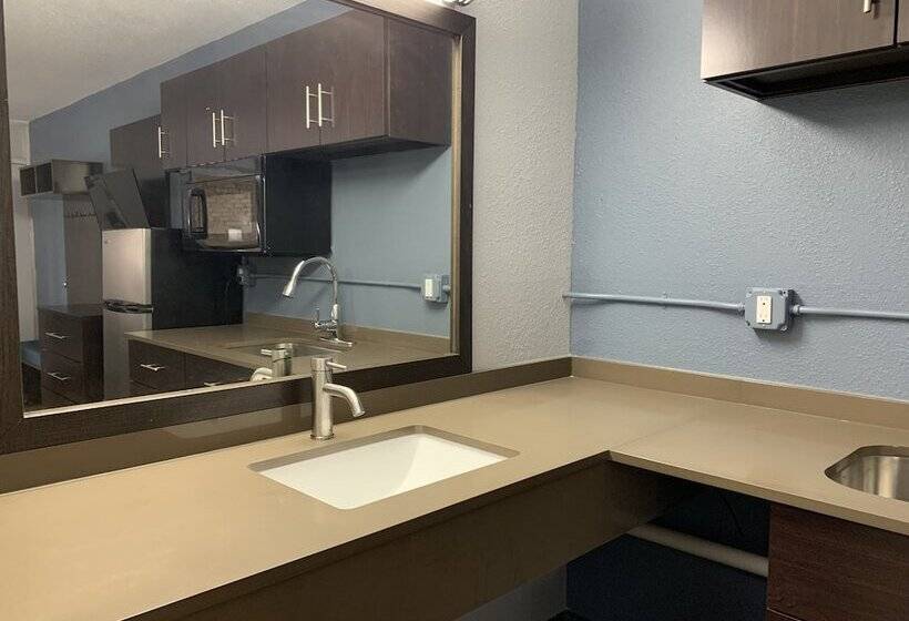 Motel Hometowne Studios By Red Roof Battle Creek