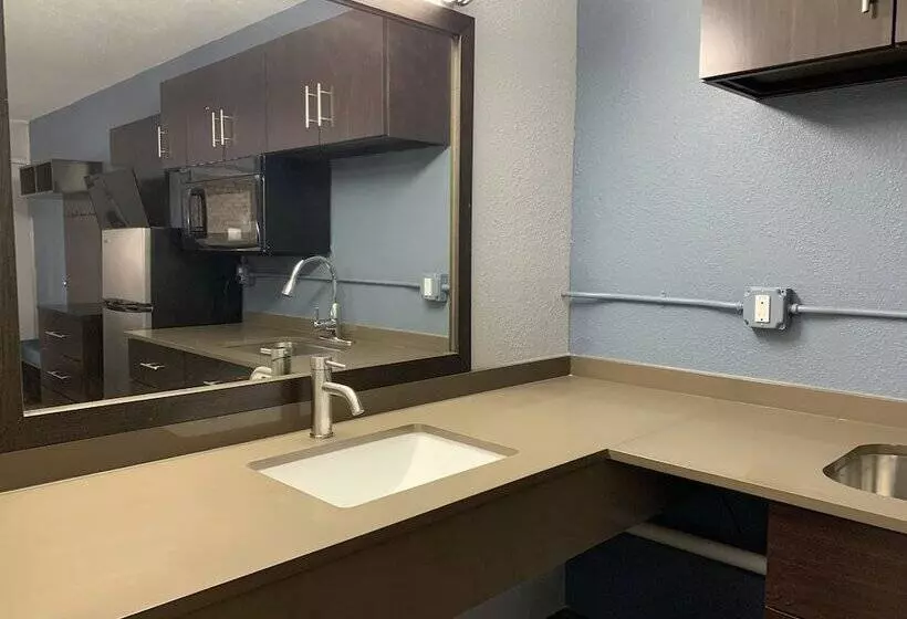 モーテル Hometowne Studios By Red Roof Battle Creek