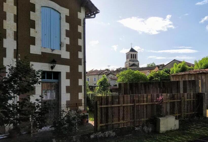 Cute 1 Bed Cottage With View Across Park