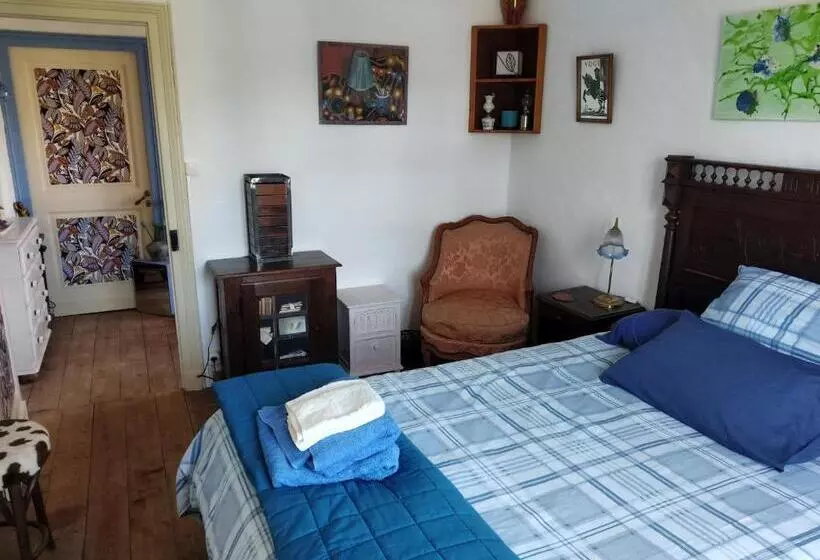 Cute 1 Bed Cottage With View Across Park