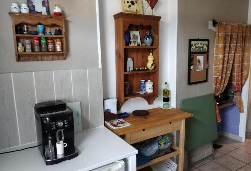 Cute 1 Bed Cottage With View Across Park