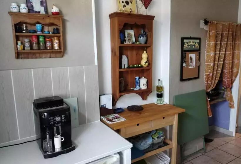 Cute 1 Bed Cottage With View Across Park