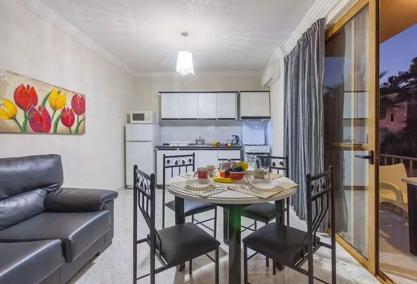 Pool & Sea Merill Apartments Mellieha   Happy Rentals