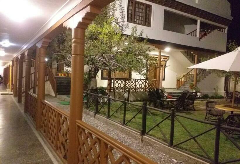 בית מלון כפרי Kang Lha Chen