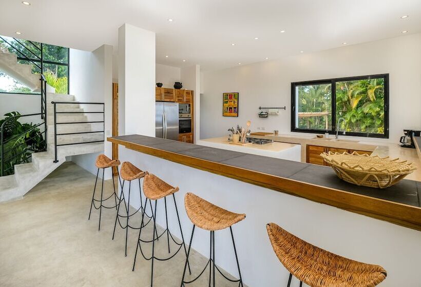 Magnificent New Modern Villa With Sea View 5 Bedrooms