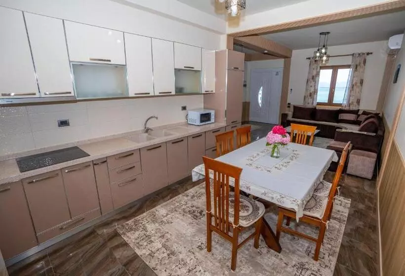 Pensão Xhuli Guesthouse