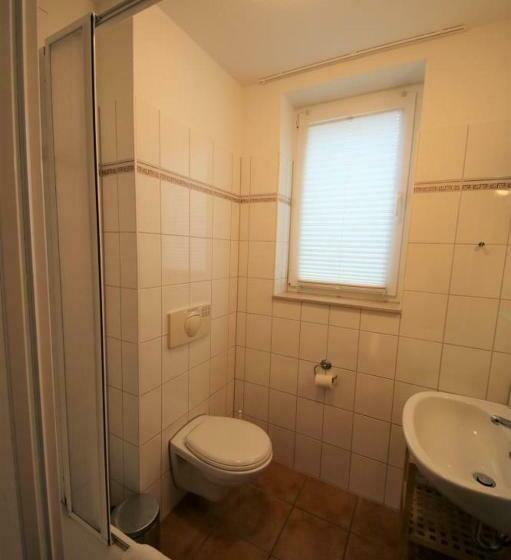 S 42 B   Ferienhaus Mit Terasse Und Grossem Garten An Der Mueritz