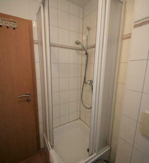 S 42 B   Ferienhaus Mit Terasse Und Grossem Garten An Der Mueritz