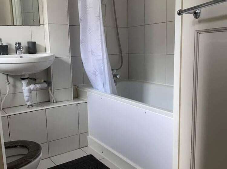 Lovely 1 Bed Apartment In London   View Of Shard