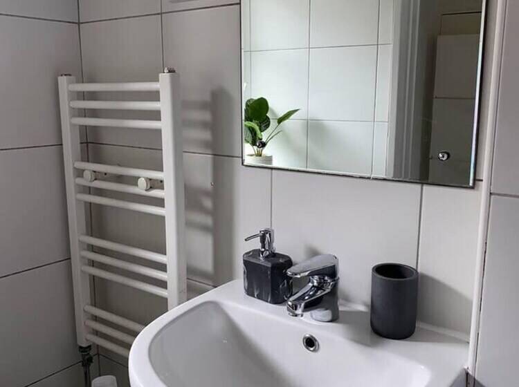 Lovely 1 Bed Apartment In London   View Of Shard