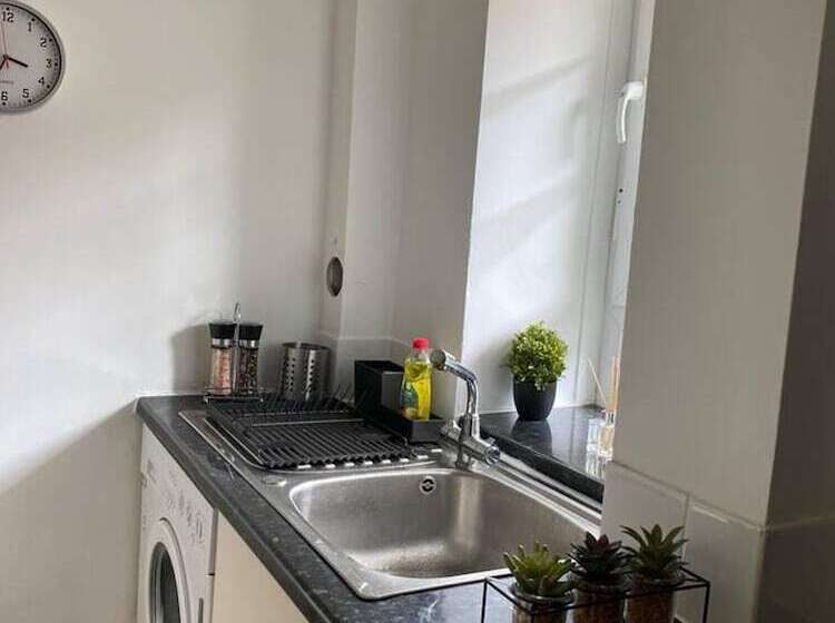 Lovely 1 Bed Apartment In London   View Of Shard