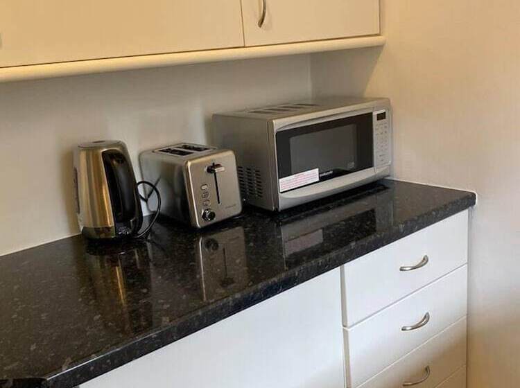 Lovely 1 Bed Apartment In London   View Of Shard