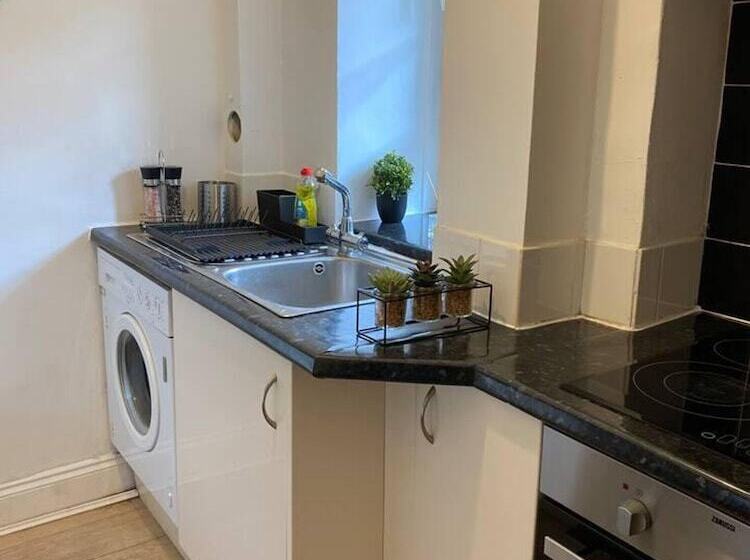 Lovely 1 Bed Apartment In London   View Of Shard