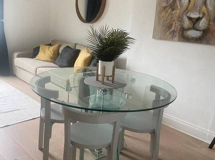 Lovely 1 Bed Apartment In London   View Of Shard